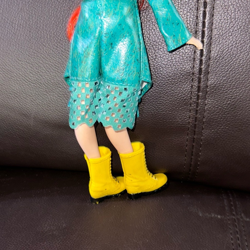 Disney Princess Royal Shimmer Merida Fashion Doll 11 Inch Yellow Boots SO CUTE - Picture 6 of 6